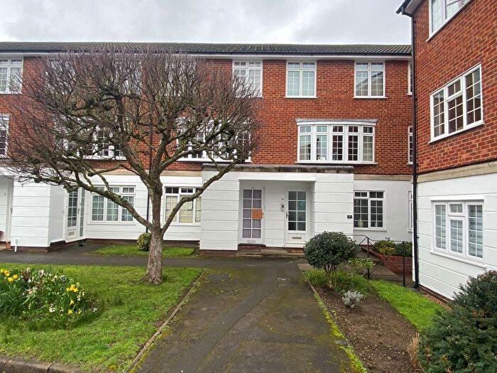 2 Bedroom Flat For Sale In Lammas Court, Windsor, Berkshire, SL4