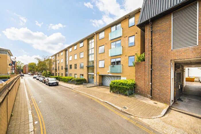 1 Bedroom Flat For Sale In Pine Grove, London, N4