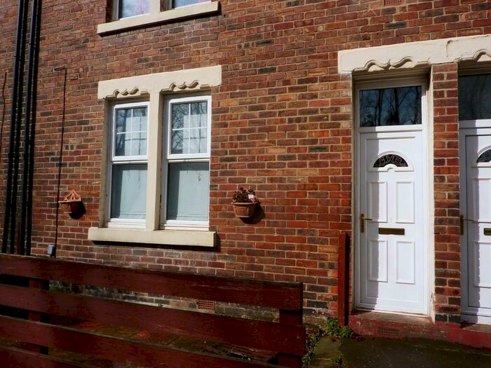 2 Bedroom Ground Flat To Rent In Holly Avenue, Wallsend, NE28