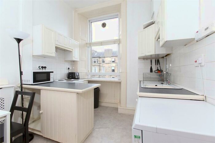 3 Bedroom Apartment To Rent In Hillside Street, Abbeyhill, Edinburgh, EH7