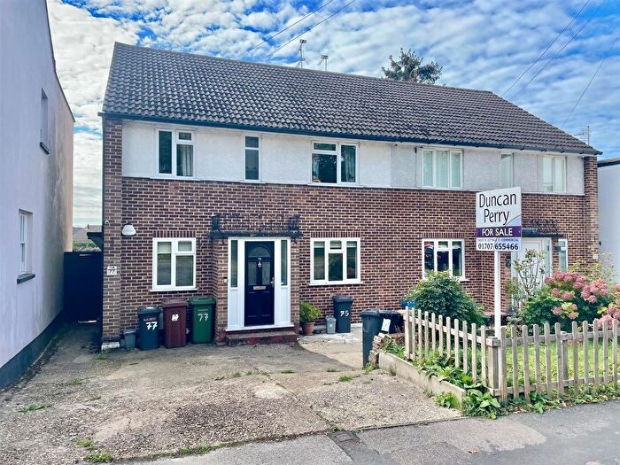 2 Bedroom Maisonette For Sale In Church Road, Potters Bar, EN6