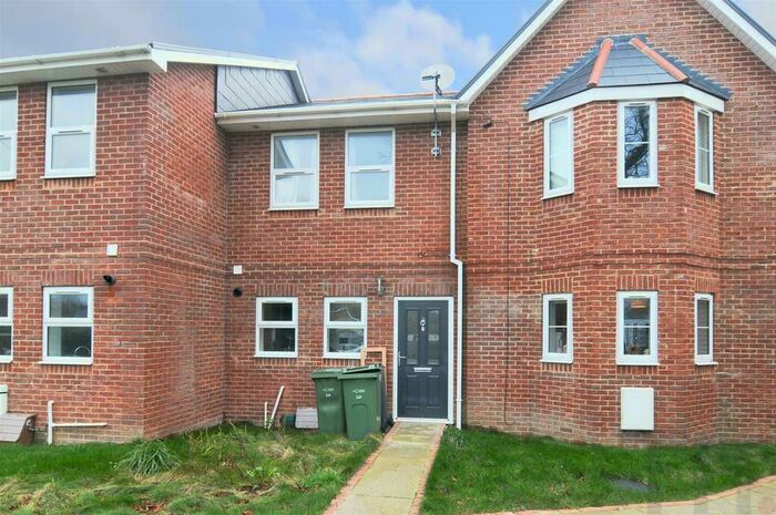 3 Bedroom Mews To Rent In Carisbrooke Road, Newport., PO30