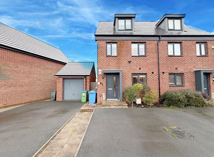 3 Bedroom Semi Detached House For Sale In Weave Close, East Hollinsfield, Middleton, Manchester, M24