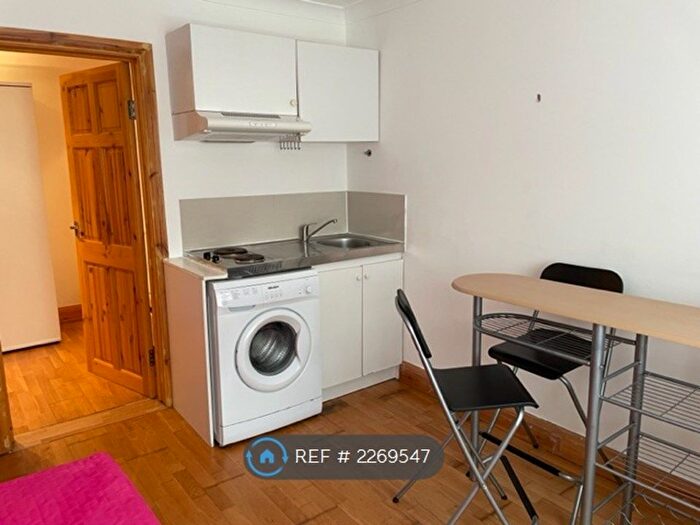 1 Bedroom Flat To Rent In Hoylake Road One Bedroom, London, W3