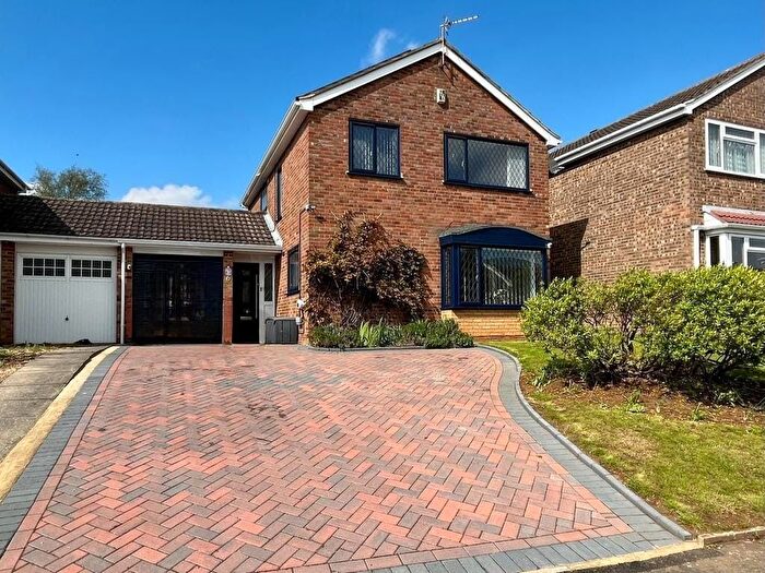 4 Bedroom Link Detached House For Sale In Shurville Close, Earls Barton, Northampton, NN6