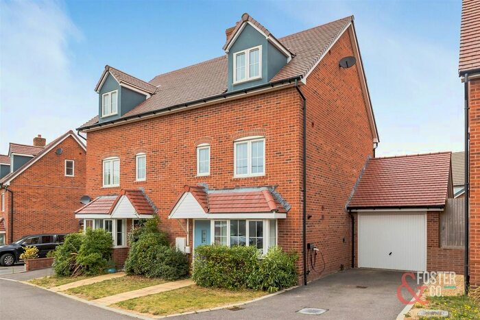 4 Bedroom Semi-Detached House For Sale In Borrer Dr, Henfield, BN5