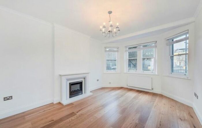 3 Bedroom Flat To Rent In Ashburnham Road, London, SW10