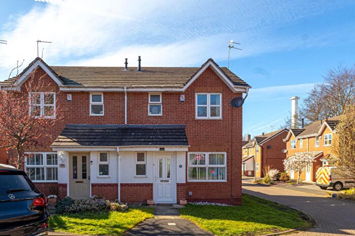 3 Bedroom Semi-Detached House For Sale In Hollybank Close, Winnington, CW8