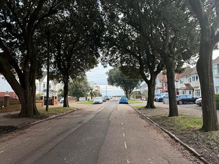 1 Bedroom Flat To Rent In Grand Avenue, BH6