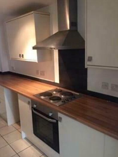 2 Bedroom Flat To Rent In Athlone Grove, Leeds, West Yorkshire, LS12