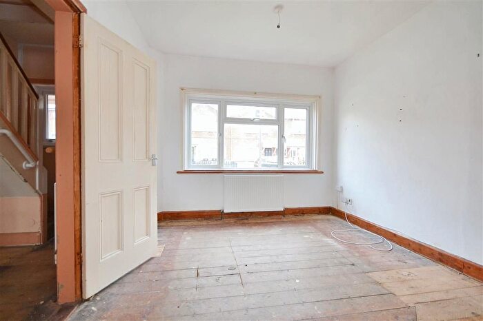 2 Bedroom Terraced House For Sale In Campbell Road, Eastleigh, SO50
