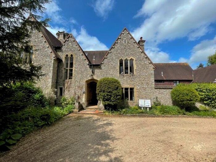 2 Bedroom Flat For Sale In Wycombe Road, Prestwood, HP16