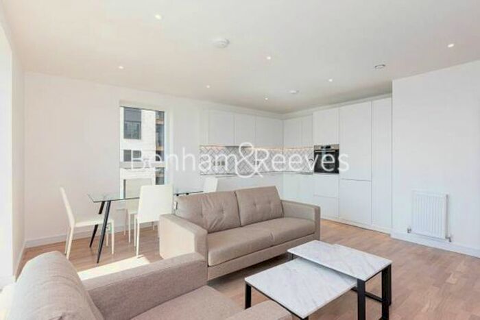 2 Bedroom Flat To Rent In Accolade Avenue, Southall, UB1