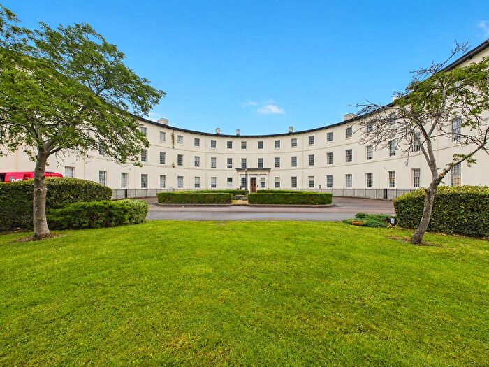 2 Bedroom Flat For Sale In The Crescent, Gloucester, GL1
