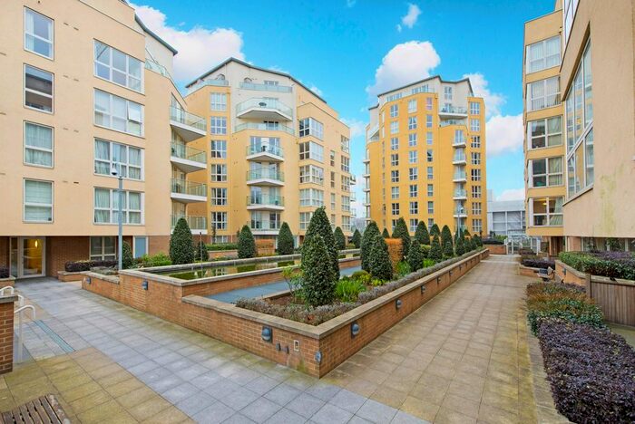 2 Bedroom Flat To Rent In Water Gardens Square, Canada London, SE16