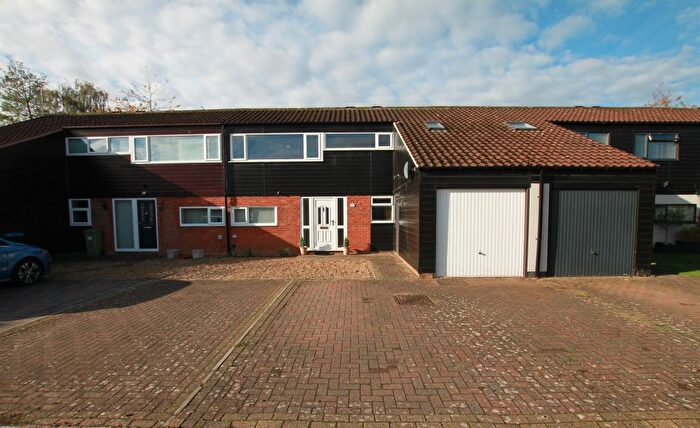 3 Bedroom Terraced House For Sale In Finch Close, Milton Keynes Village, Milton Keynes, MK10