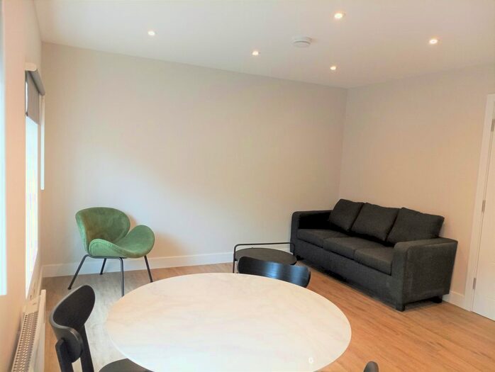 1 Bedroom Flat To Rent In Tooting High Street, London, SW17