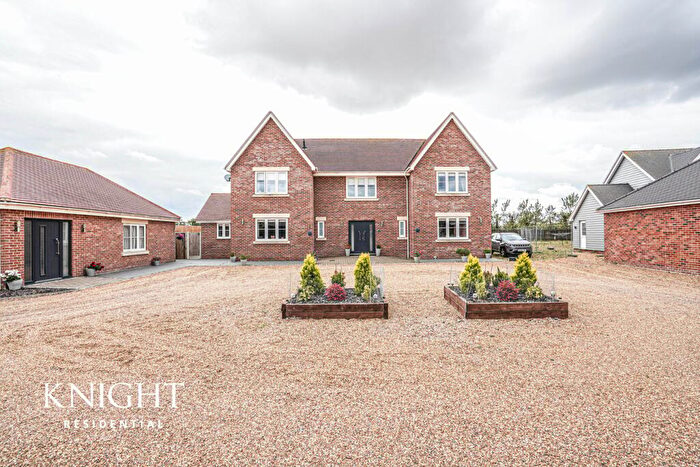 4 Bedroom Detached House For Sale In Harwich Road, Ardleigh, Colchester, CO7