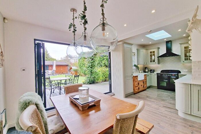 3 Bedroom Semi-Detached House For Sale In The Common, East Hanningfield, CM3