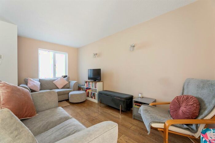 2 Bedroom Terraced House For Sale In Alders Close, Wanstead, E11