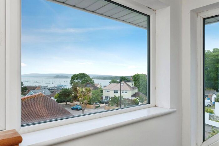 4 Bedroom Detached House For Sale In Lake Drive, Poole, BH15