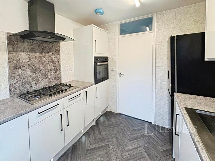 2 Bedroom Flat To Rent In Grange Crescent, Halesowen, West Midlands, B63