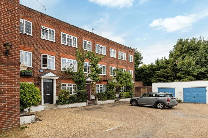 4 Bedroom Town House For Sale In Lavington Stables, Vandyke Close, London, SW15