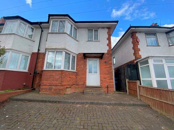 3 Bedroom Detached House To Rent In Oak Tree Lane, Birmingham, B29