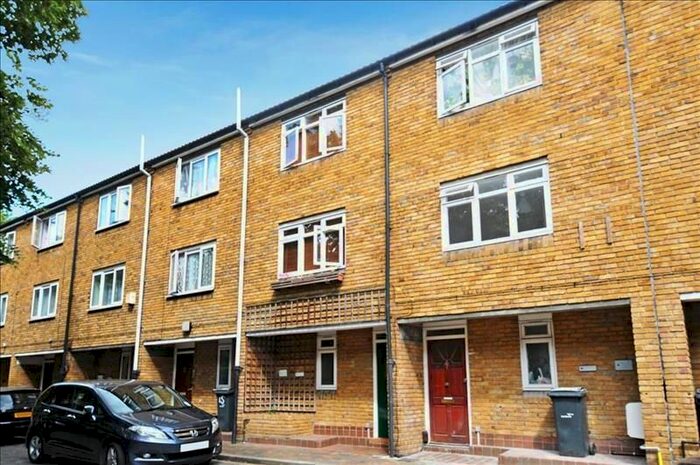4 Bedroom Flat To Rent In Mandela Street, Oval, London, SW9