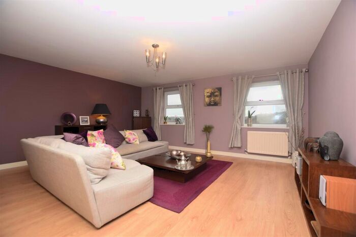 2 Bedroom Flat To Rent In Wick Road, Bristol, BS4