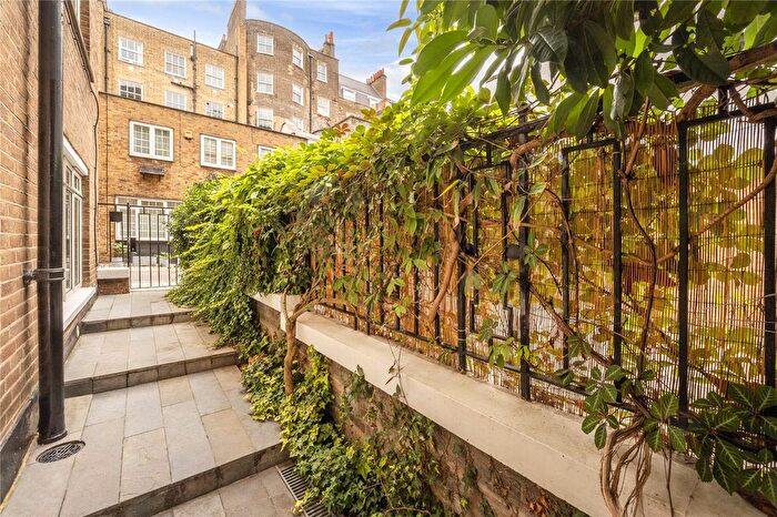 3 Bedroom Flat To Rent In Montagu Square, Marylebone, London, W1H