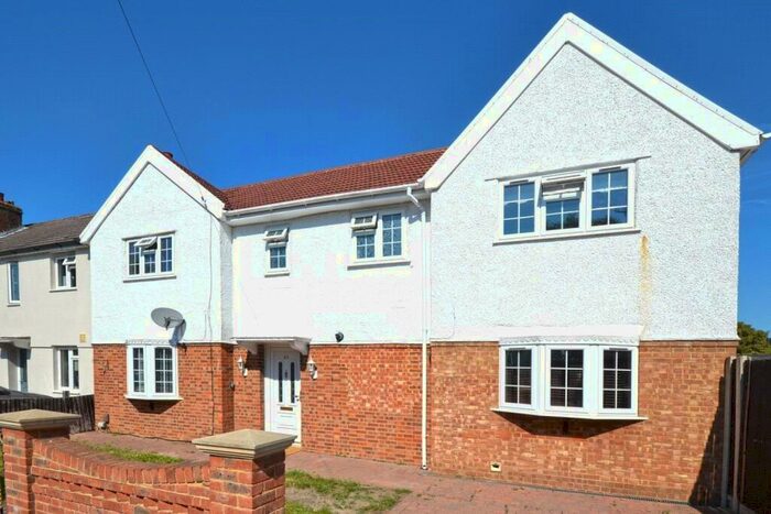 3 Bedroom House To Rent In Holmcroft Way, Bromley, BR2