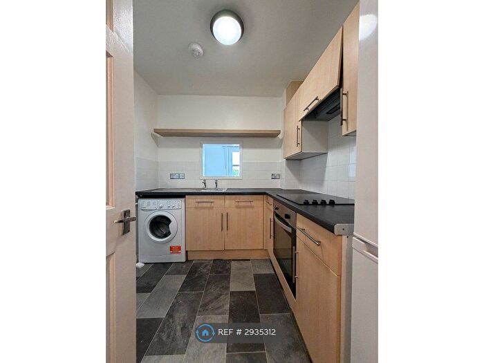 1 Bedroom Flat To Rent In Garnham St, London, N16