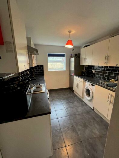 3 Bedroom Terraced House To Rent In Bedroom House- Beecham Road, Reading, RG30