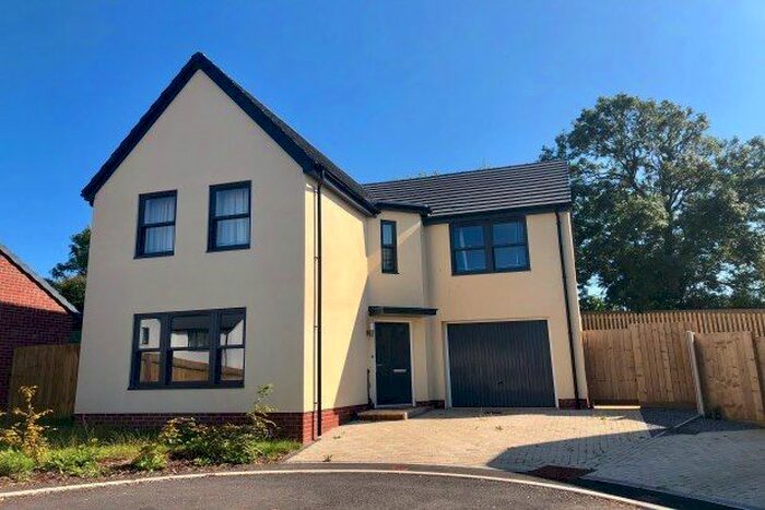 4 Bedroom Property To Rent In White Rock Road, Paignton, TQ4