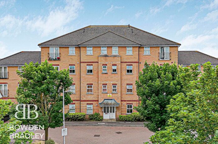 2 Bedroom Flat For Sale In Piper Way, De Havilland Square Piper Way, IG1