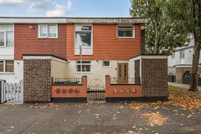 3 Bedroom End Of Terrace House For Sale In Seymour Close, Portsmouth, PO2