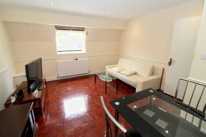 2 Bedroom Flat To Rent In Windsor Court, Moira Terrace, Cardiff, CF24