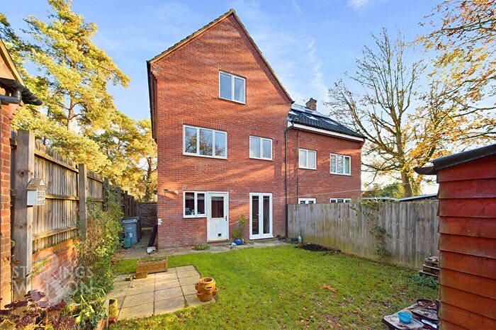 4 Bedroom Semi-Detached House For Sale In Kevill Davis Drive, Little Plumstead, Norwich, NR13