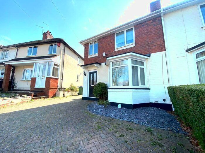3 Bedroom Semi-Detached House To Rent In Sydney Road, Smethwick, West Midlands, B67