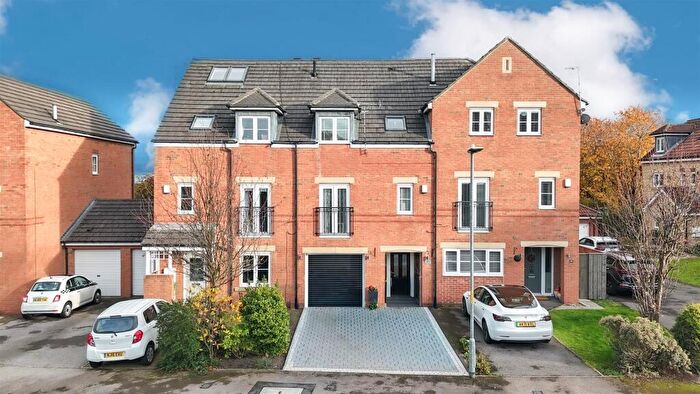5 Bedroom Town House For Sale In Cheviot View, Windy Nook, Gateshead, NE10