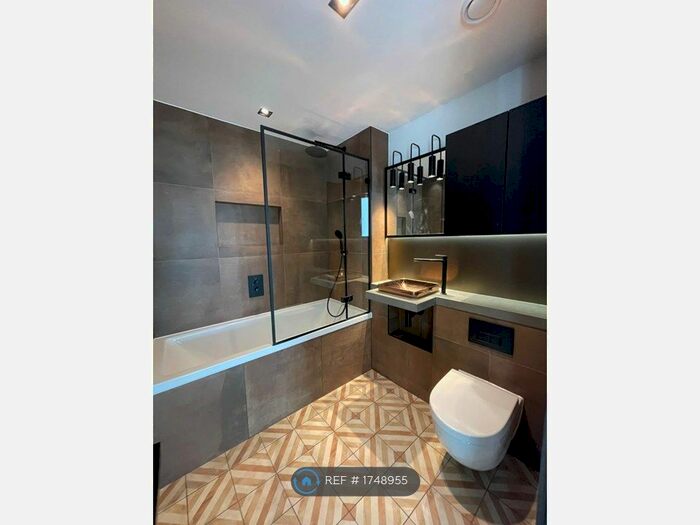 3 Bedroom Flat To Rent In Keybridge Tower, London, SW8