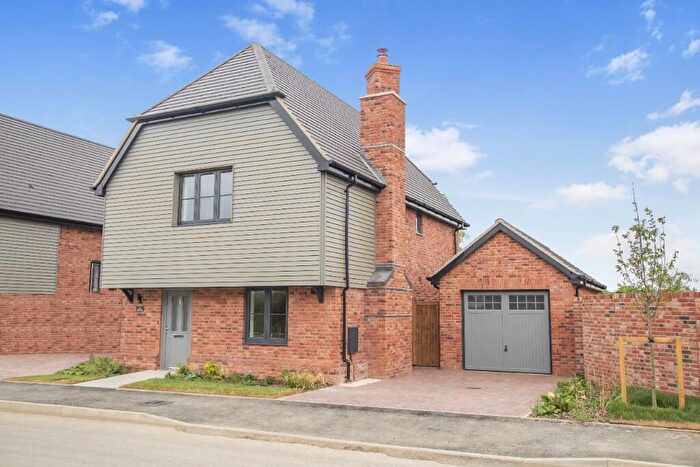 3 Bedroom Detached House To Rent In Fitzroy Close, Ofu, CM4