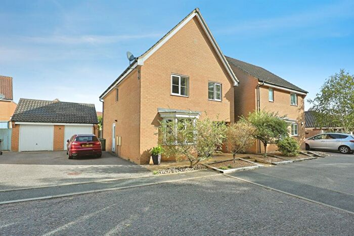 4 Bedroom Detached House For Sale In Pump House Close, Costessey, Norwich, NR8