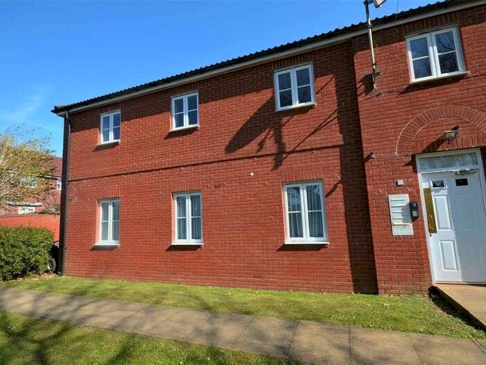 2 Bedroom Flat To Rent In Northfields, Sturminster Newton, Sturminster Newton, DT10