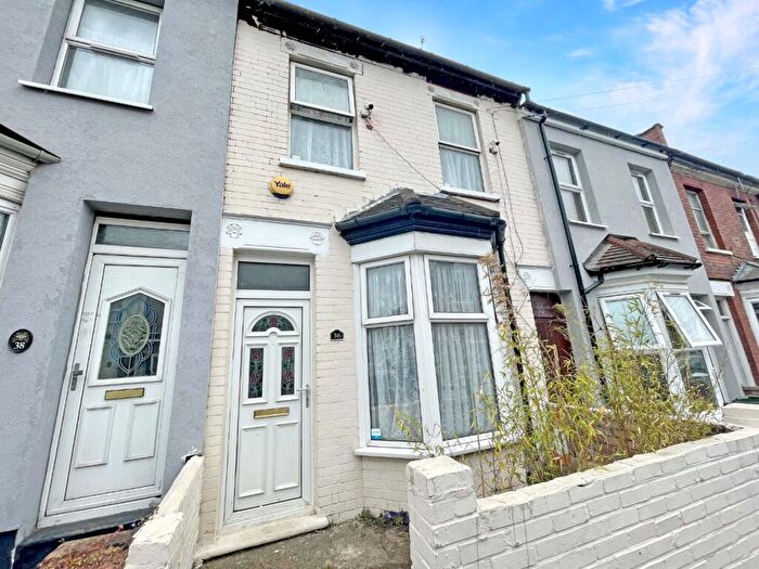 3 Bedroom Terraced House For Sale In Spencer Road, Luton, Bedfordshire, LU3