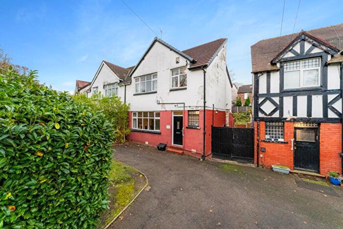 4 Bedroom Semi-Detached House For Sale In Tewkesbury Drive, Prestwich, M25