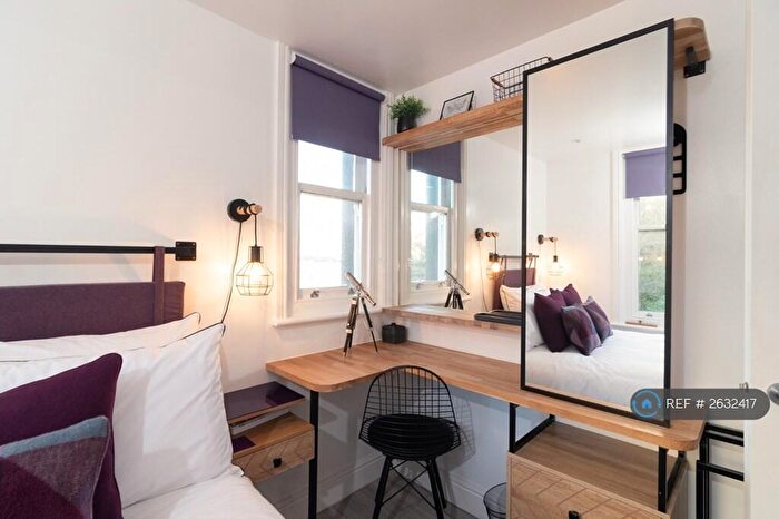 2 Bedroom Flat To Rent In Lovely, Bournemouth, BH1