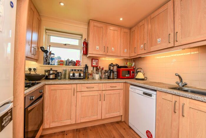 5 Bedroom Semi-Detached House To Rent In Cabell Road, Guildford, GU2