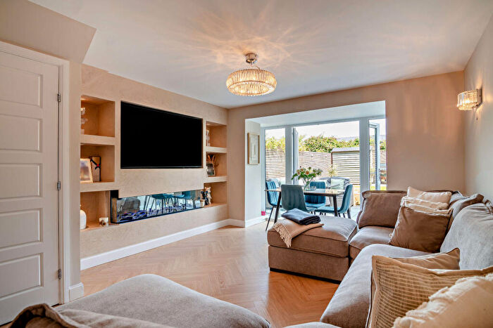 3 Bedroom Town House For Sale In Minett Court, Methley, Leeds, West Yorkshire, LS26